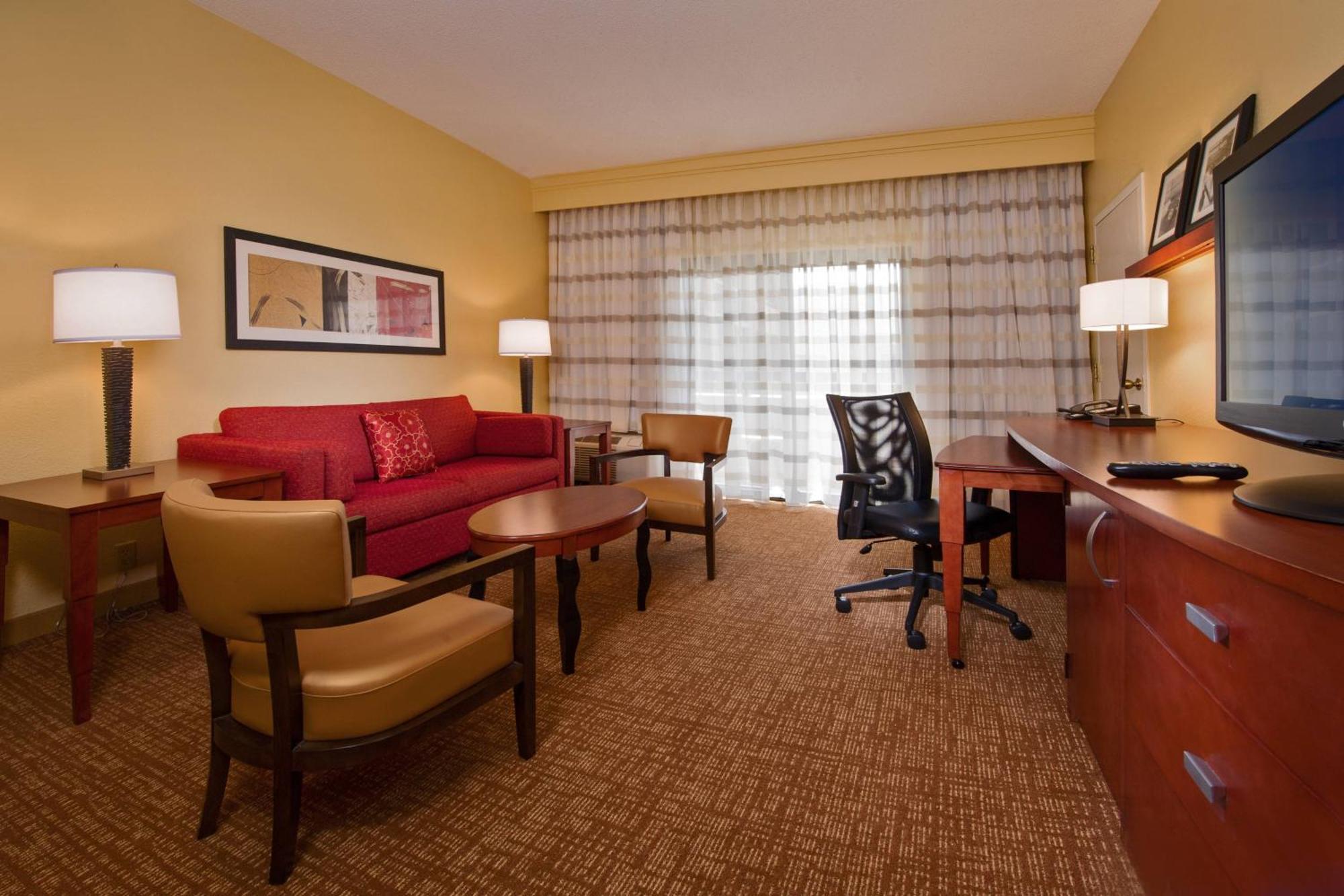 Courtyard By Marriott Richmond West Hotel Dumbarton Eksteriør billede
