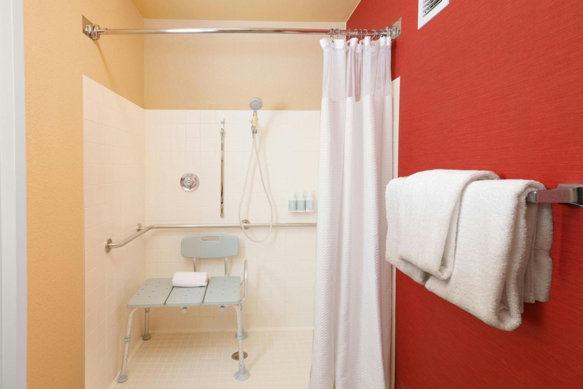 Courtyard By Marriott Richmond West Hotel Dumbarton Eksteriør billede
