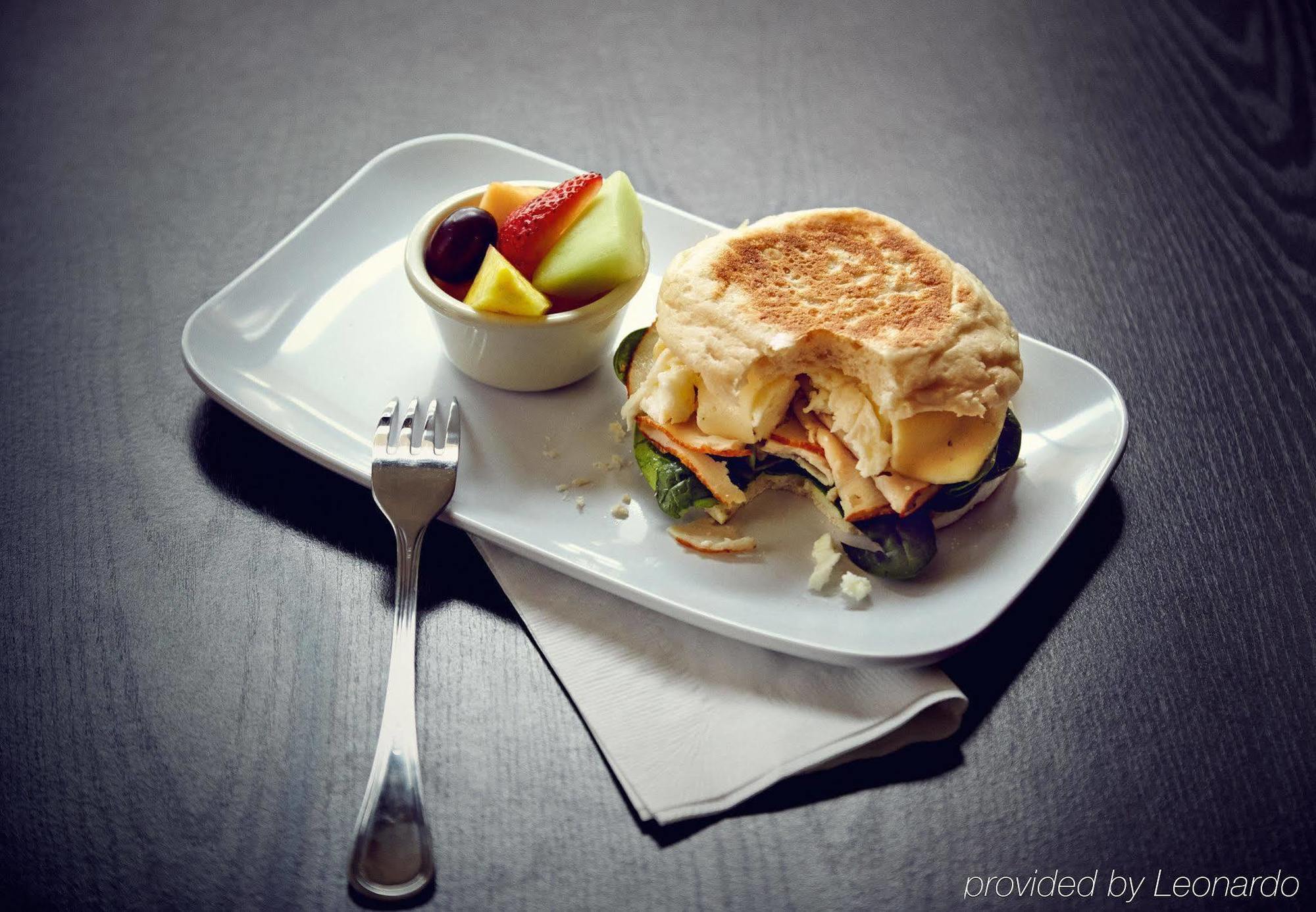 Courtyard By Marriott Richmond West Hotel Dumbarton Eksteriør billede