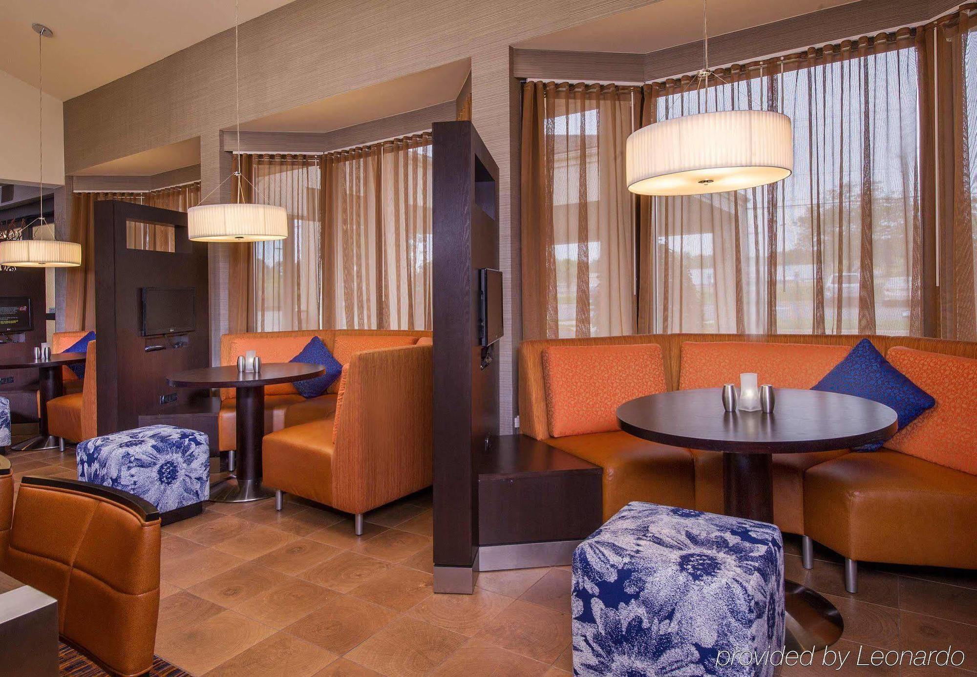 Courtyard By Marriott Richmond West Hotel Dumbarton Eksteriør billede