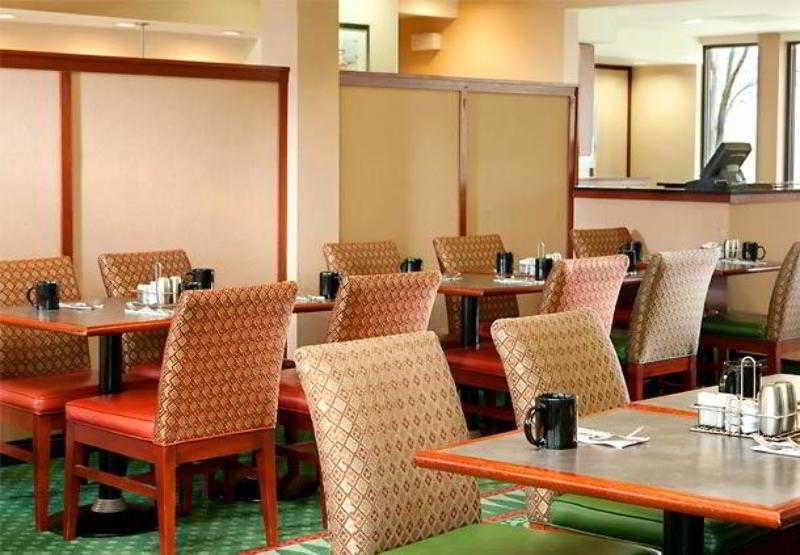 Courtyard By Marriott Richmond West Hotel Dumbarton Eksteriør billede